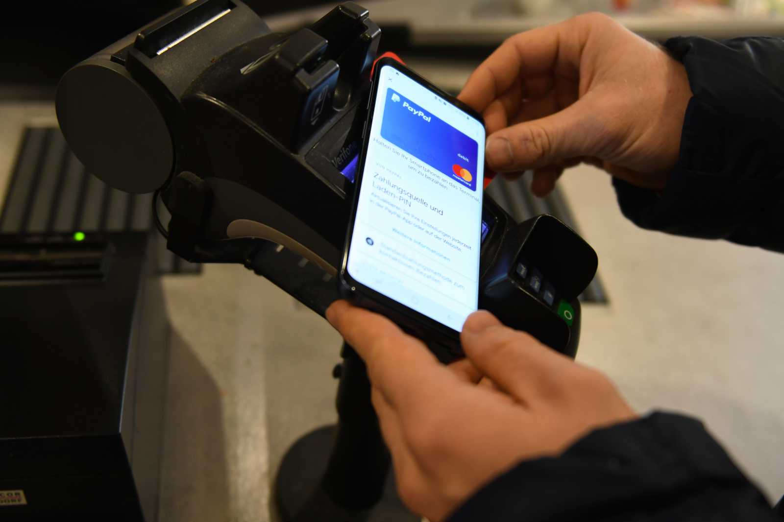 Wer will, zahlt mit dem Smartphone. Google Pay und Apple Pay machen das möglich. (Foto: FH Münster/Pressestelle)