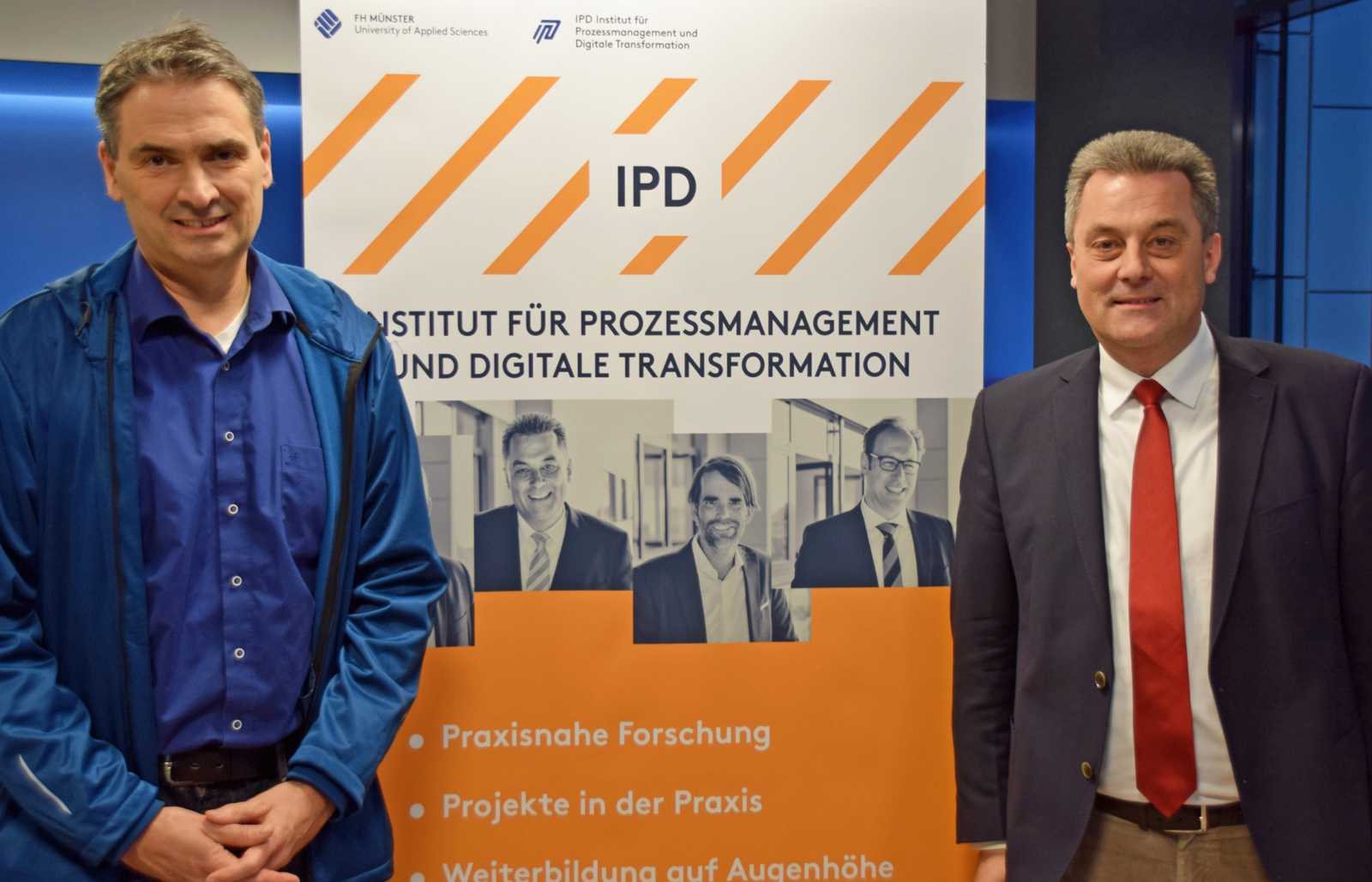 Dr. Ole Wintermann von der Bertelsmann Stiftung (l.) hat auf Einladung von Prof. Dr. Wieland Appelfeller vom IPD einen Vortrag über die Digitalisierung der Arbeit gehalten. (Foto: FH Münster/MSB) 