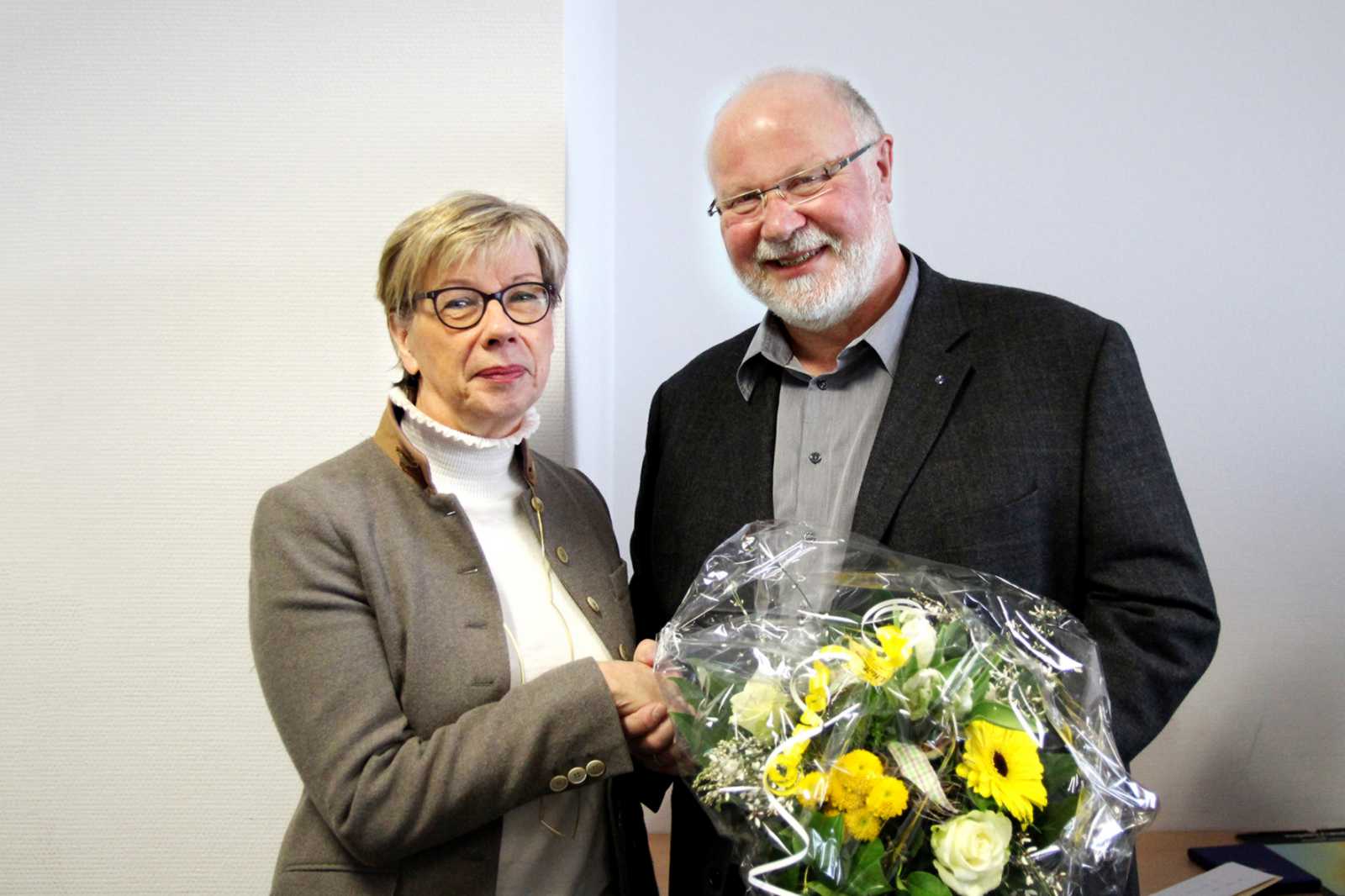 Auch FH-Präsidentin Prof. Dr. Ute von Lojewski verabschiedete sich persönlich von Benno Behr. (Foto: FH Münster/MSB) 