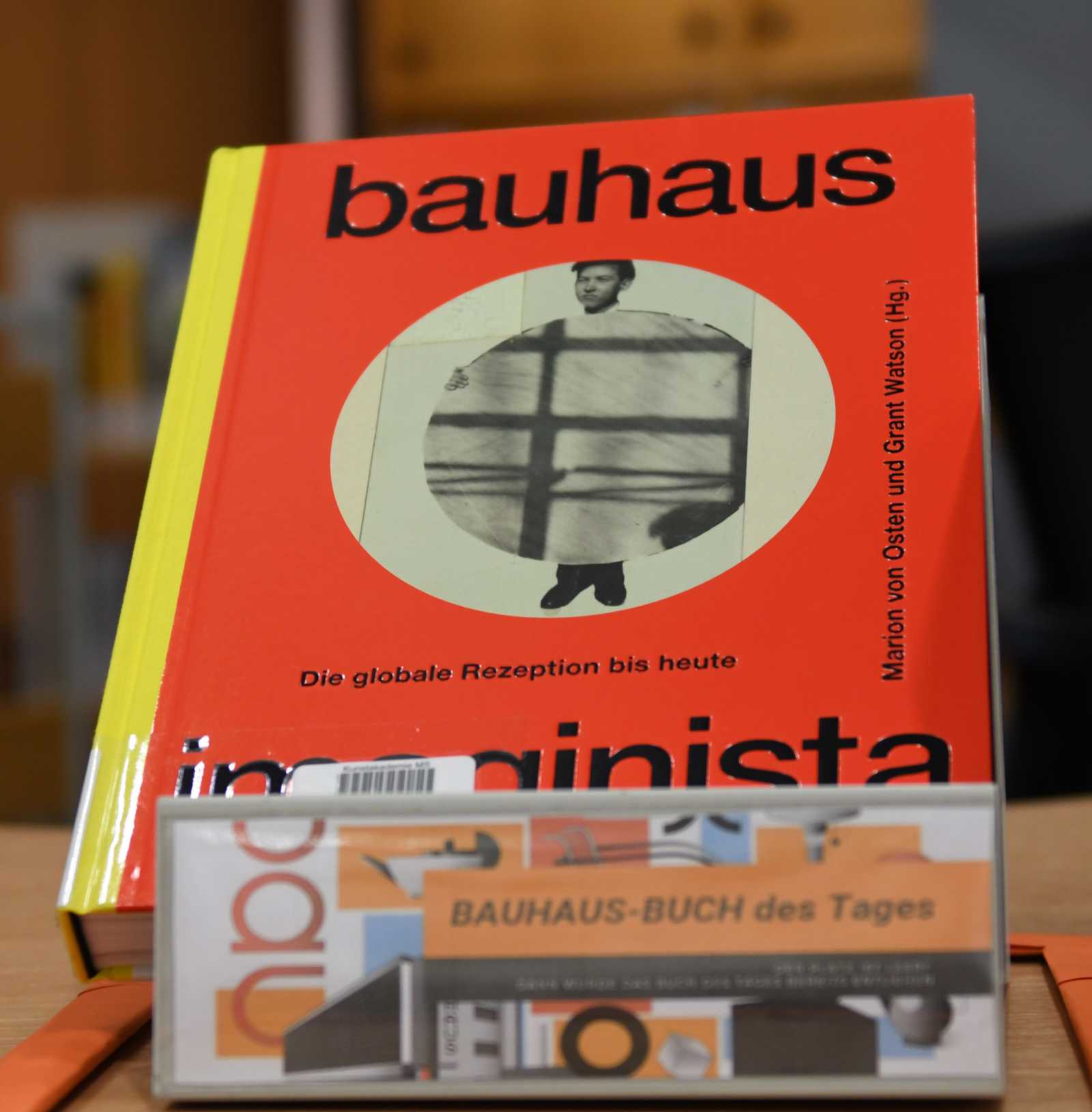 Täglich gibt es ein Bauhaus-Buch des Tages. (Foto: FH Münster/Pressestelle) 