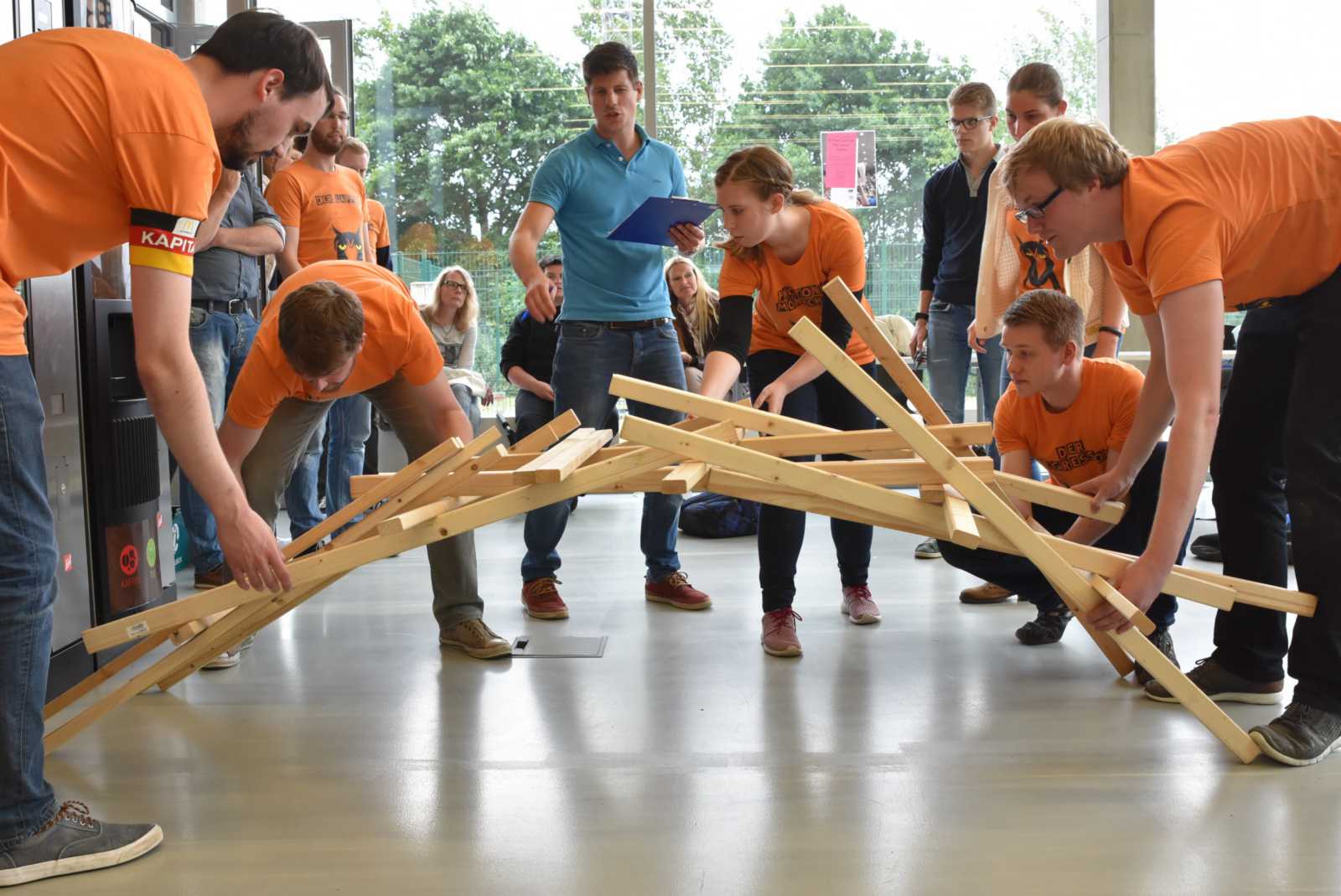Geschicklichkeit, Köpfchen und Kreativität sind an den Stationen der Campus-Challenge gefragt. (Foto: FH Münster/Pressestelle)