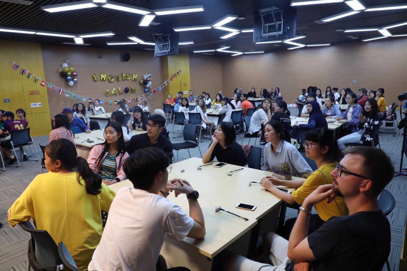 An der Chongqing Technology and Business University (CTBU) hörten die Studierenden einige Vorlesungen über China. (Foto: privat)