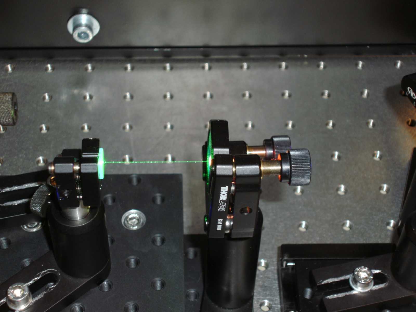 Ein grüner Laser ohne Frequenzverdopplung – das geht nur mit dem Element Praseodym. (Foto: FH Münster/PHY)