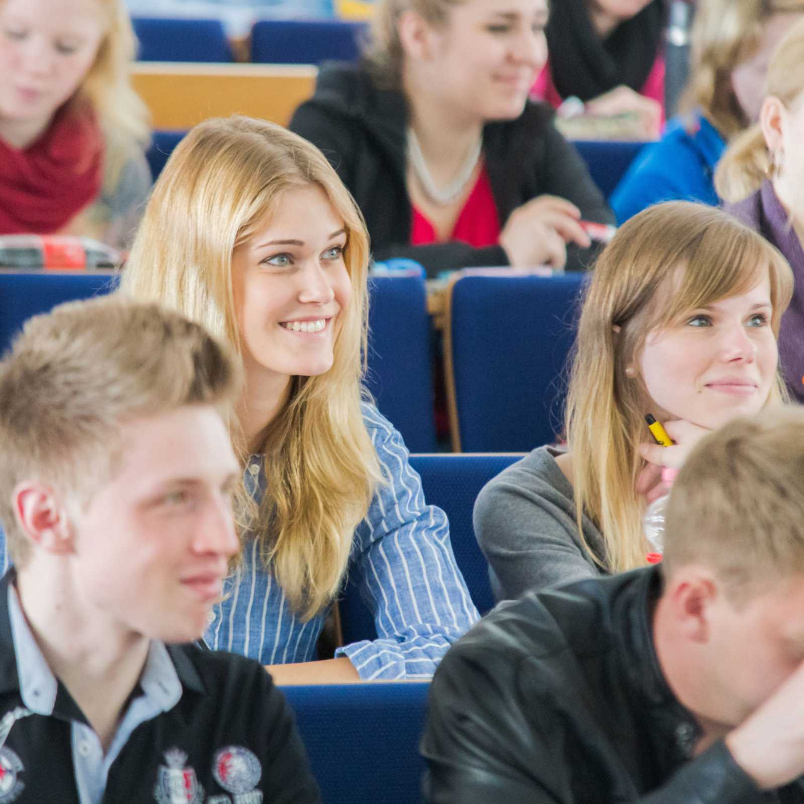 Studentin während einer Veranstaltung in einem Hörsaal der FH Münster. (Foto: FH-Münster)
