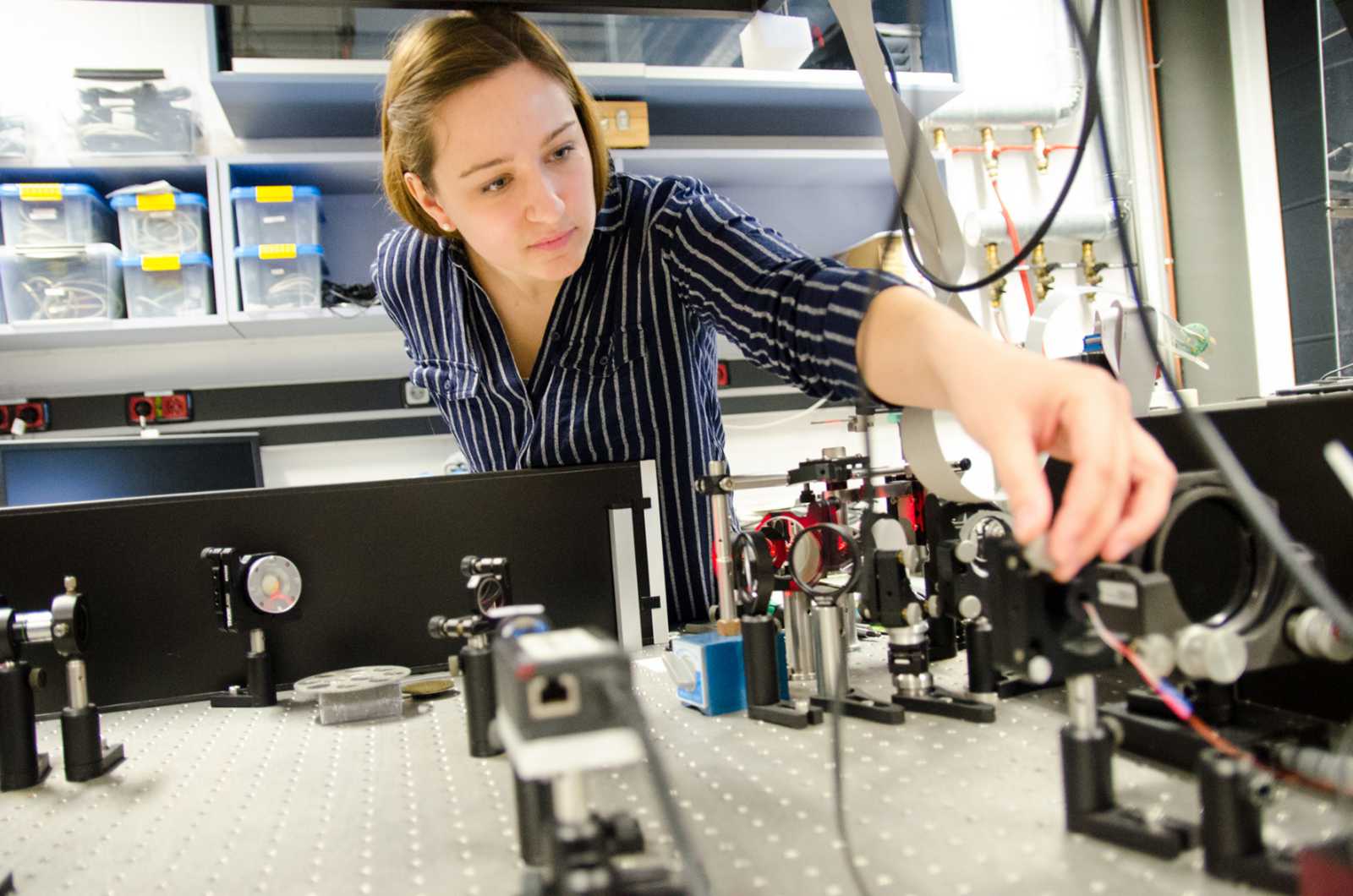 Sinje Leitz promoviert bei uns im Labor für Photonik bei Prof. Dr. Ulrich Wittrock. (Foto: FH Münster/Theresa Gerks) 