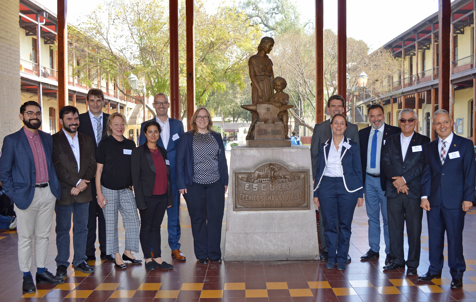 Neben den inhaltlichen Gesprächen stand auch die Besichtigung der Partnerhochschulen auf dem Programm. (Foto: Universidad de Santiago de Chile)