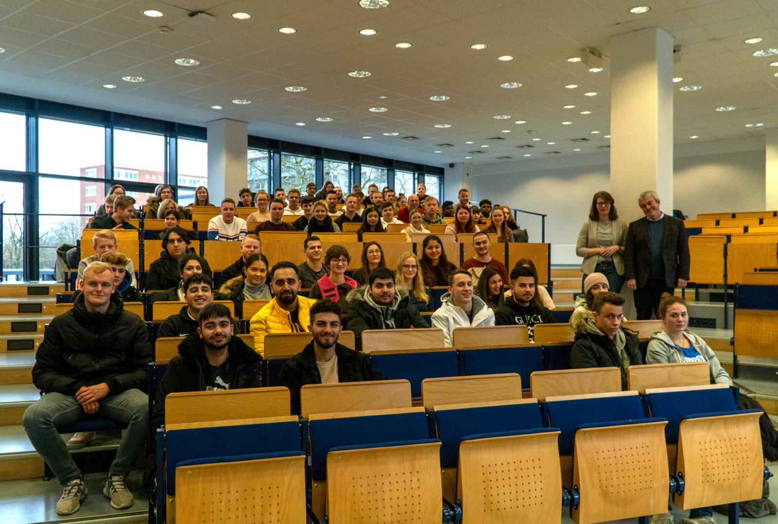 70 Studieninteressierte tauschten die Schulbank einen Vormittag lang gegen echtes Hörsaalfeeling an unserer Hochschule. (Foto: FH Münster/Rena Ronge)