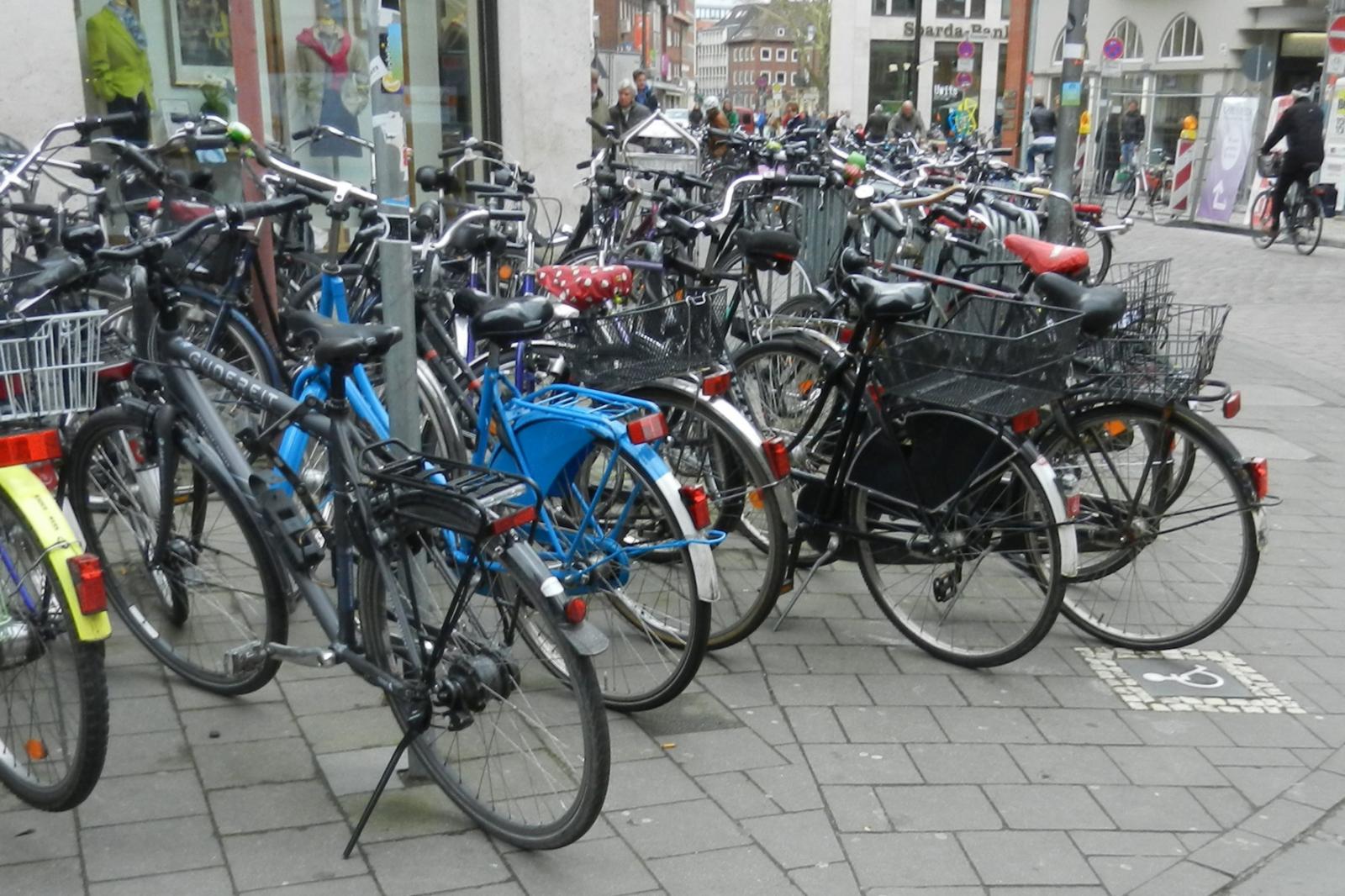 Der Verkehrstag Münsterland 2020 widmet sich unter anderem dem Thema Fahrradparken. (Foto: FH Münster/Birgit Hartz) 