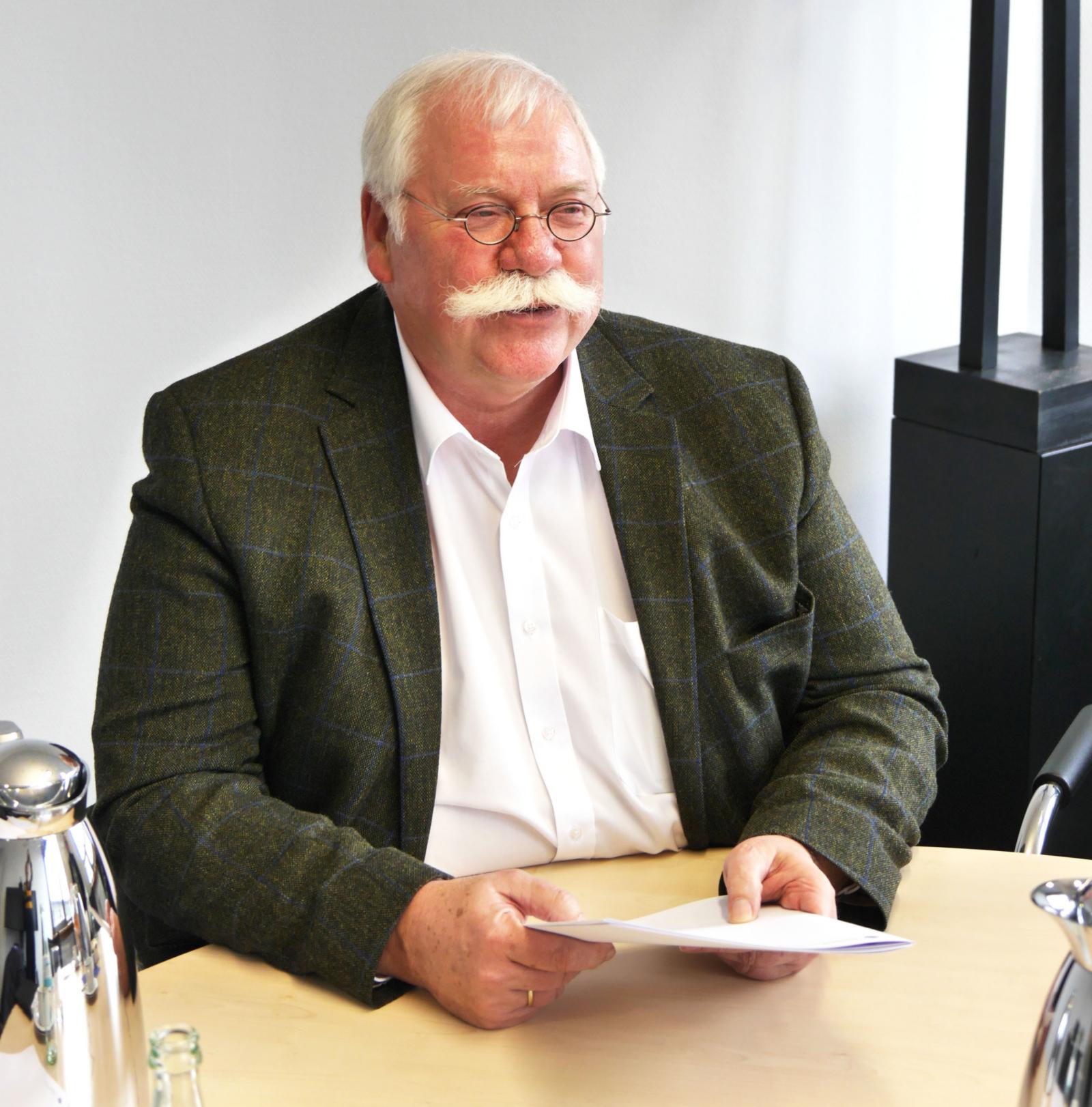Prof. Dr. Thomas Baaken ist als Koryphäe für Business-to-Business Marketing an der FH Münster bekannt. (Foto: FH Münster/Rena Ronge)