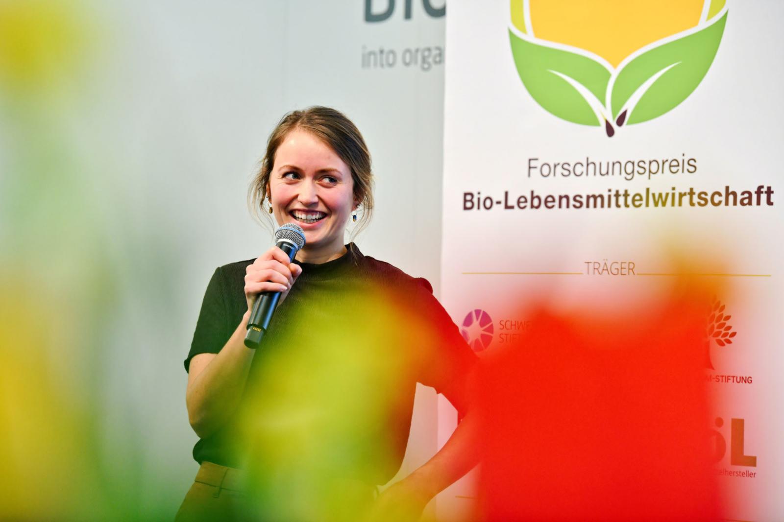 Die FH-Absolventin Sophie Löbbering gehört zu den Gewinnerinnen und Gewinnern des Forschungspreises Bio-Lebensmittelwirtschaft 2020 in der Kategorie Beste Masterarbeit. (Foto: NürnbergMesse)