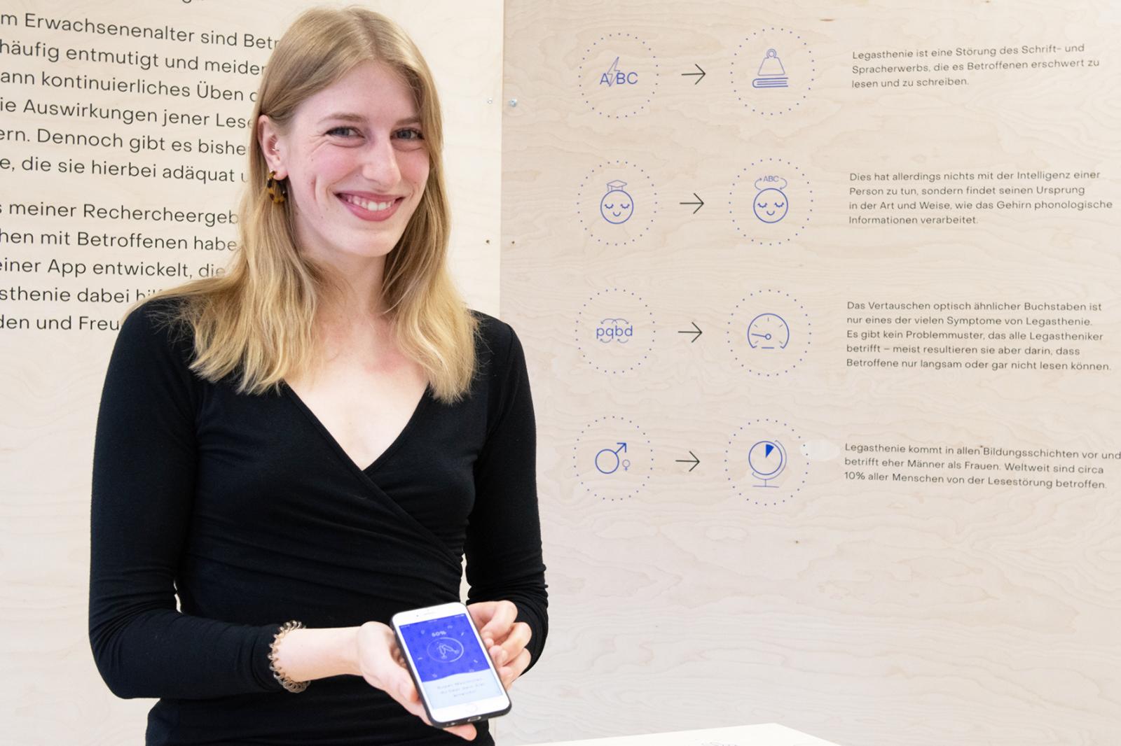Auf der Abschlussausstellung „Parcours“ hatte Leonie Schäffer ihr App-Konzept präsentiert. Für ihre Masterarbeit erhielt die Designabsolventin den Hochschulpreis. (Foto: FH Münster/Anne Holtkötter)