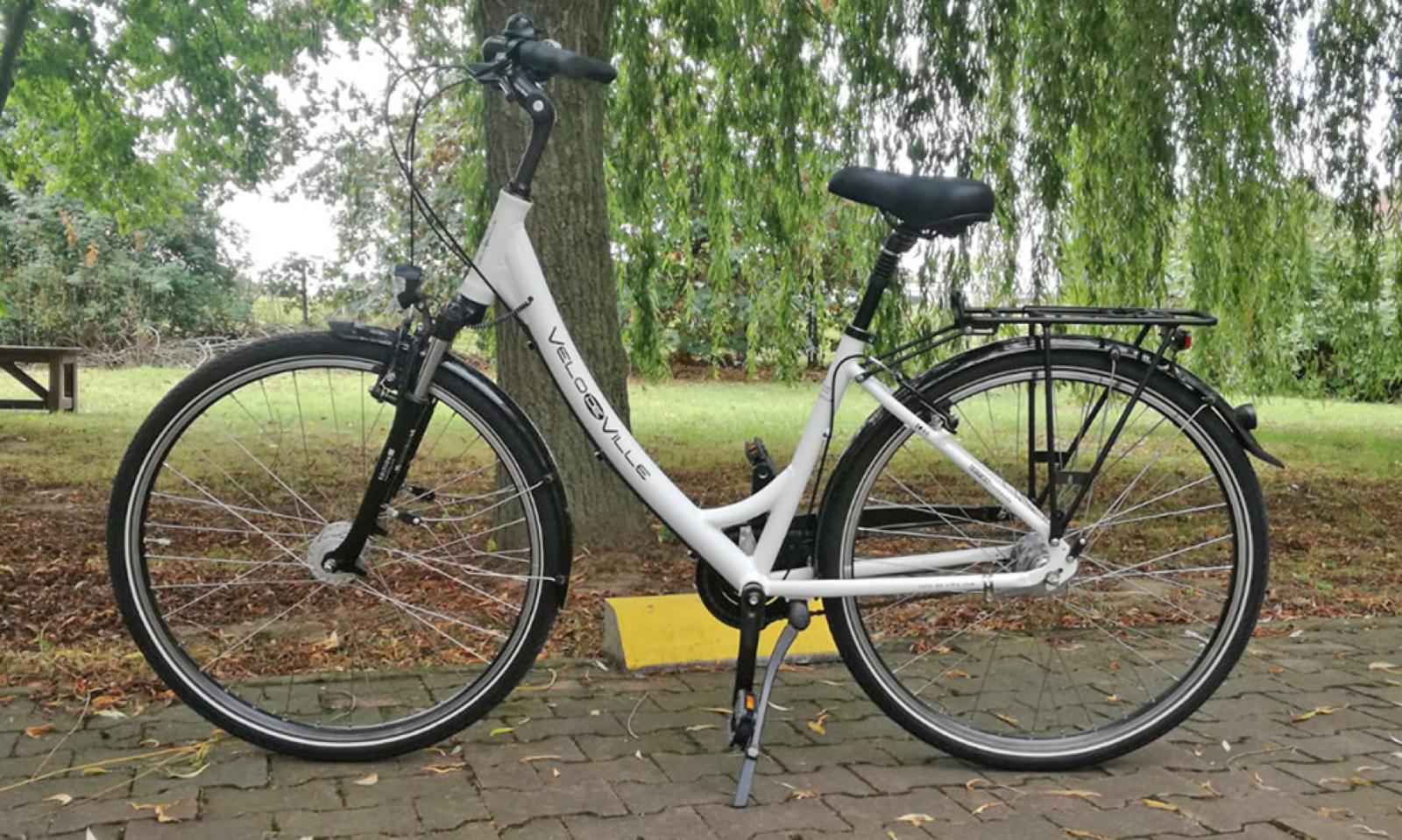 Dieses tolle Velo-de-Ville-Fahrrad, das uns die AT-Zweirad aus Altenberge freundlicherweise zur Verfügung gestellt hat, verlosen wir als Hauptpreis im Wettbewerb FHahr Rad! (Foto: FH Münster/Carla Sundermann)