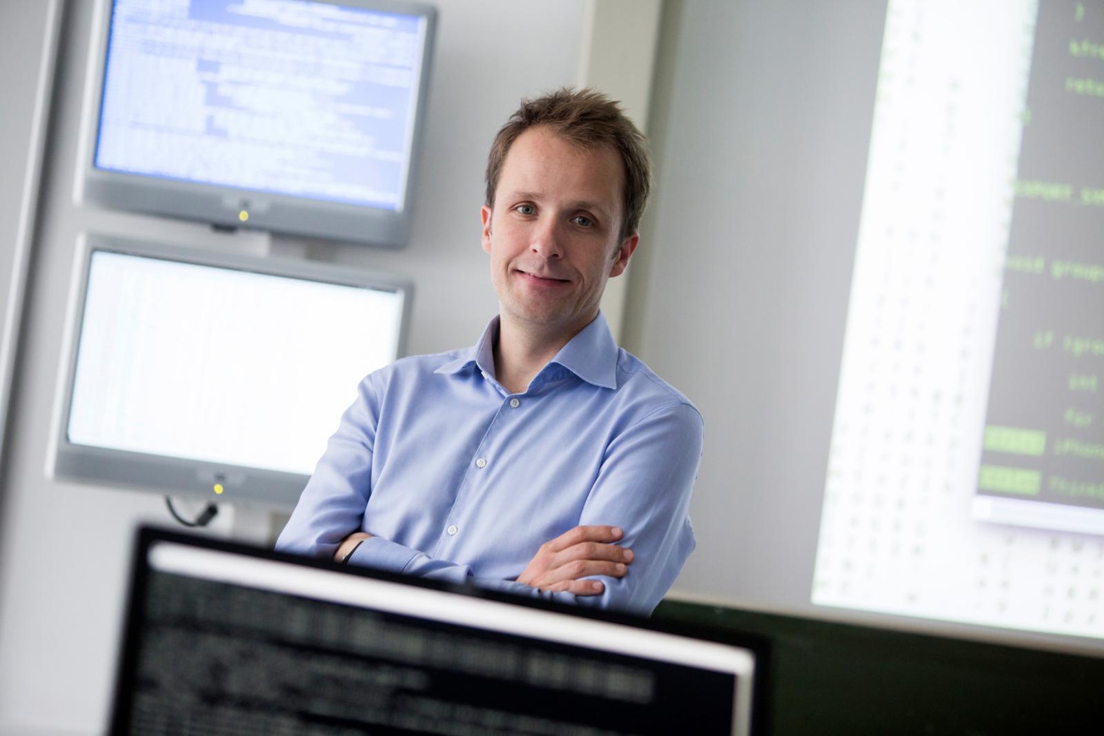 Prof. Dr. Sebastian Schinzel ist Experte für IT-Sicherheit. Er lehrt und forscht an der FH Münster. (Foto: FH Münster/Wilfried Gerharz) 