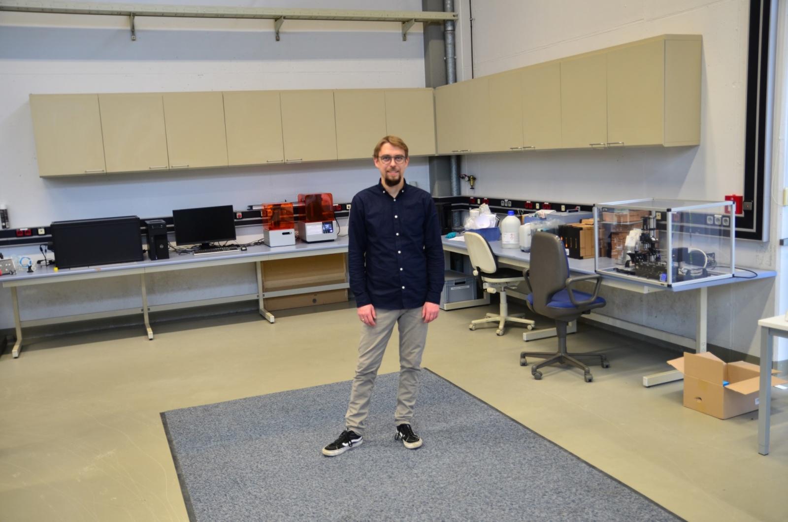 Hier entsteht ein MakerSpace: Diplomingenieur Sascha Wagner koordiniert die Kreativ- und Prototypenwerkstatt. (Foto: FH Münster/Frederik Tebbe)