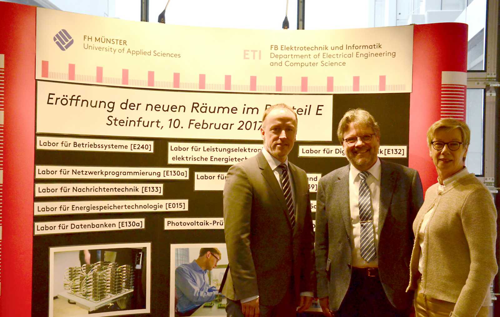  Kanzler Jens Andreas Meinen (l.), Dekan Prof. Dr. Reinhart Job und Präsidentin Prof. Dr. Ute von Lojewski freuen sich über die gelungene Sanierung der Labore des Fachbereichs Elektrotechnik und Informatik. (Foto: FH Münster/Pressestelle)