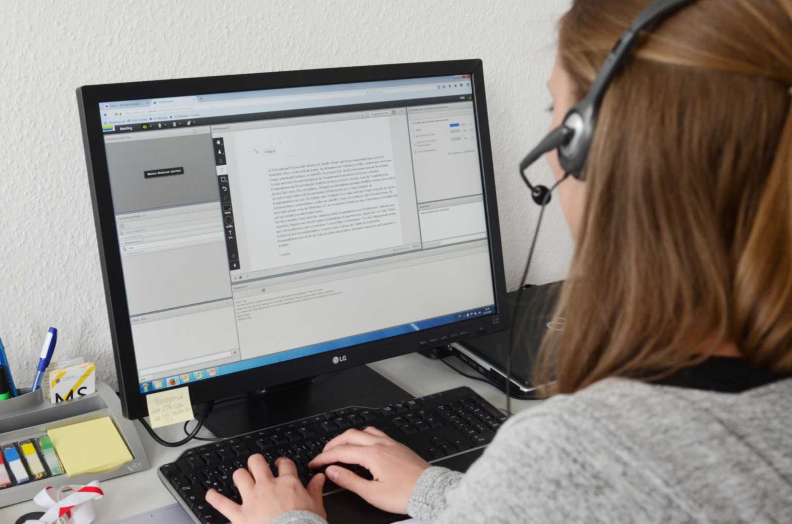 Komplett am PC: Die Teilnehmer der eLearning-Veranstaltung „Team 2.0“ üben sich in computergestützter Kommunikation im virtuellen Raum. (Foto: FH Münster/Pressestelle)