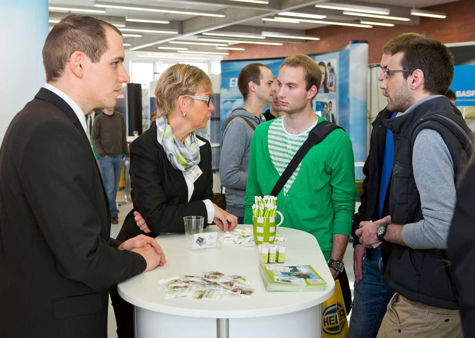 Am 17. Oktober haben Studierende auf dem Steinfurter Campus der FH Münster Gelegenheit, Kontakte zu zukünftigen Arbeitgebern zu knüpfen. (Foto: TAFH Münster GmbH) 