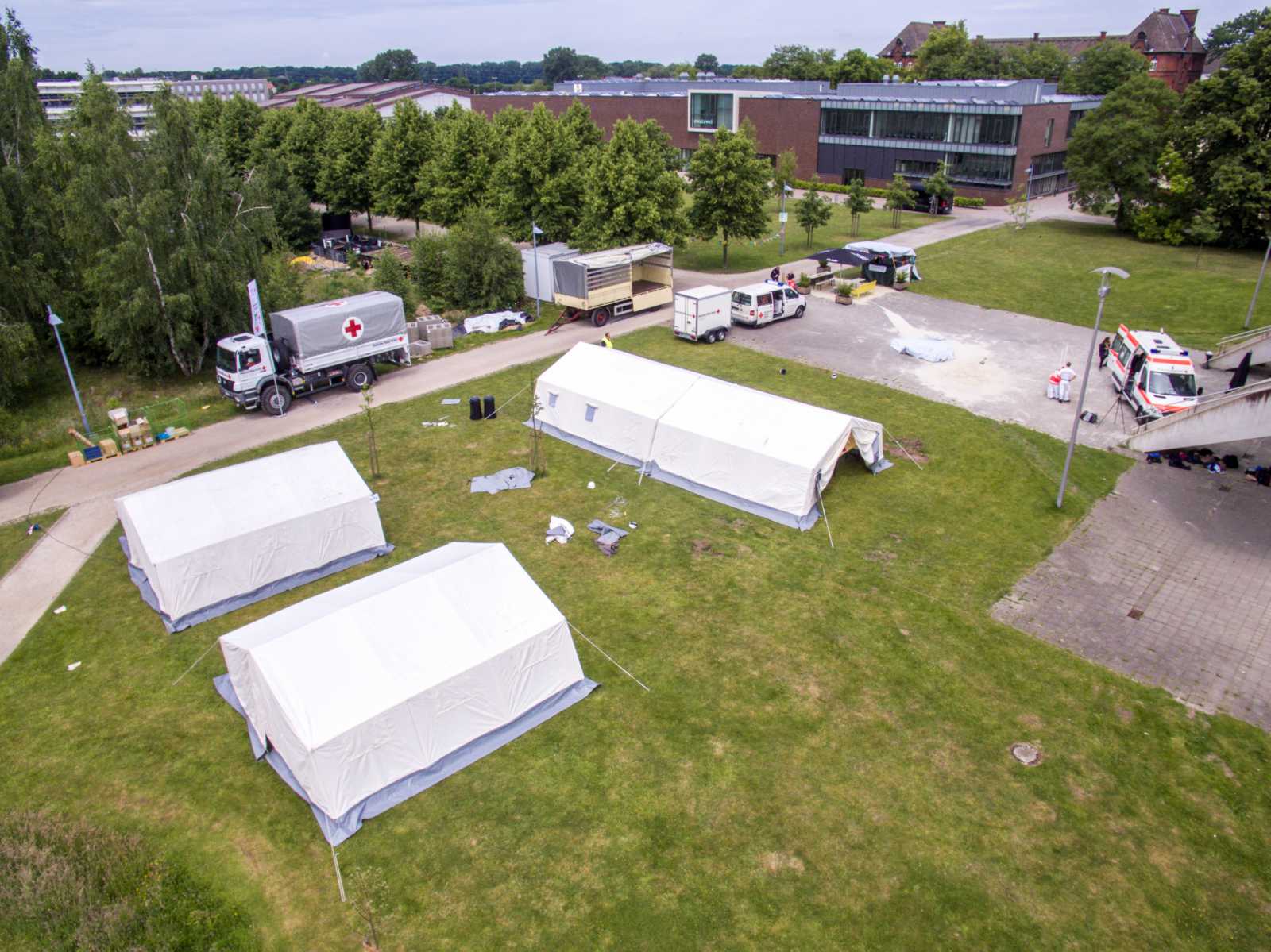 Bei der Praxisübung Humanitäre Hilfe bauen die Teilnehmer ein mobiles Zelthospital auf und erhalten einen praktischen Einblick in die Arbeit von Hilfsorganisationen. (Archivbild: FH Münster/Online-Redaktion)