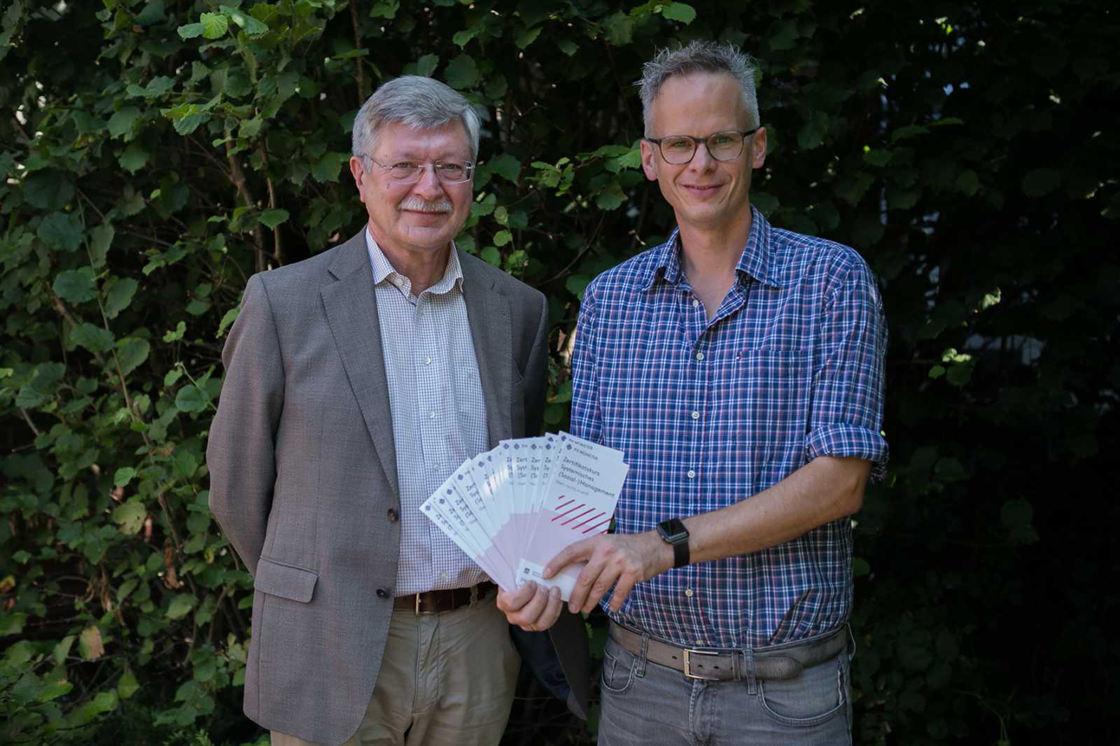 Prof. Dr. Joachim Merchel und Prof. Dr. Stefan Gesmann sind die Referenten des Zertifikatskurses. (Foto: FH Münster/Pressestelle)