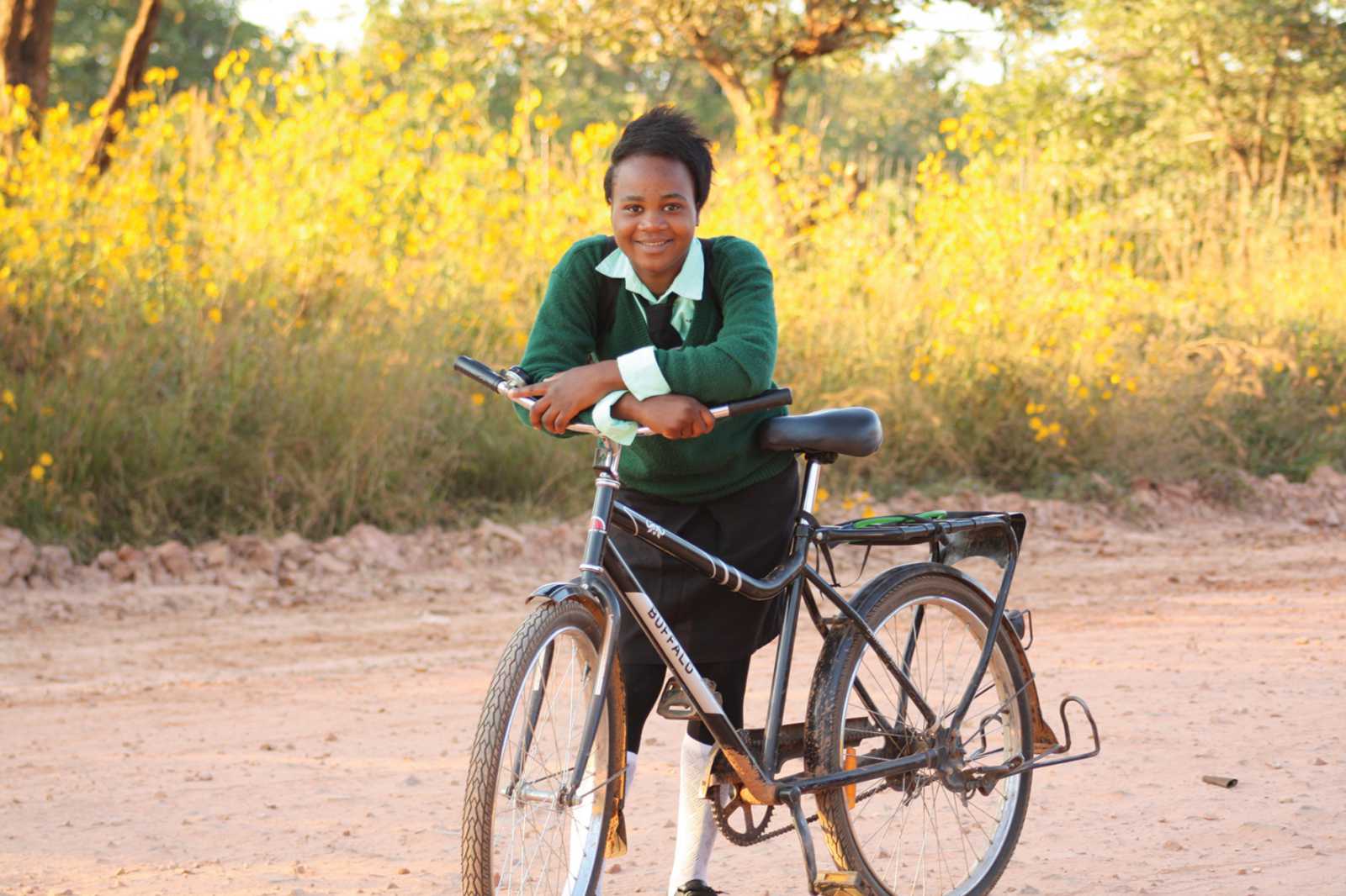 World Bicycle Relief erleichtert Kindern in Entwicklungsländern durch Fahrräder den Schulbesuch. Die FH Münster unterstützt die Spendenorganisation durch ihren Fahrradwettbewerb. (Foto: World Bicycle Relief/Matt Pierce)