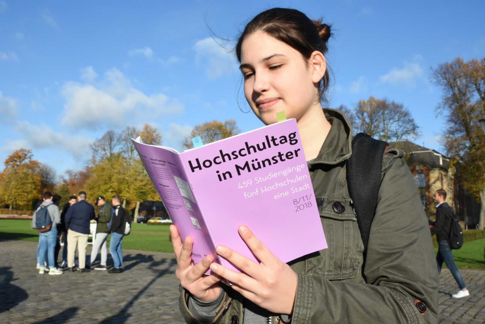 Alissa aus dem niederrheinischen Kevelaer hatte sich aus dem Programmheft gezielt Angebote der technischen Studiengänge ausgesucht. (Foto: FH Münster/Pressestelle)