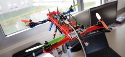Christian Wansing und Marc Kemper studieren Elektrotechnik an der FH Münster. Gemeinsam haben sie eine Drohne gebaut. (Foto: Moritz Schäfer)
