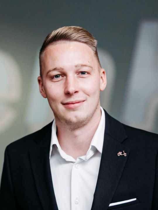 alexander-ruscher-auf-linkedin-ein-team-formen-im-notariat-1-die