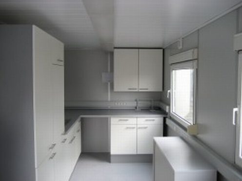 Das Bild zeigt den Innenraum des Laborcontainers