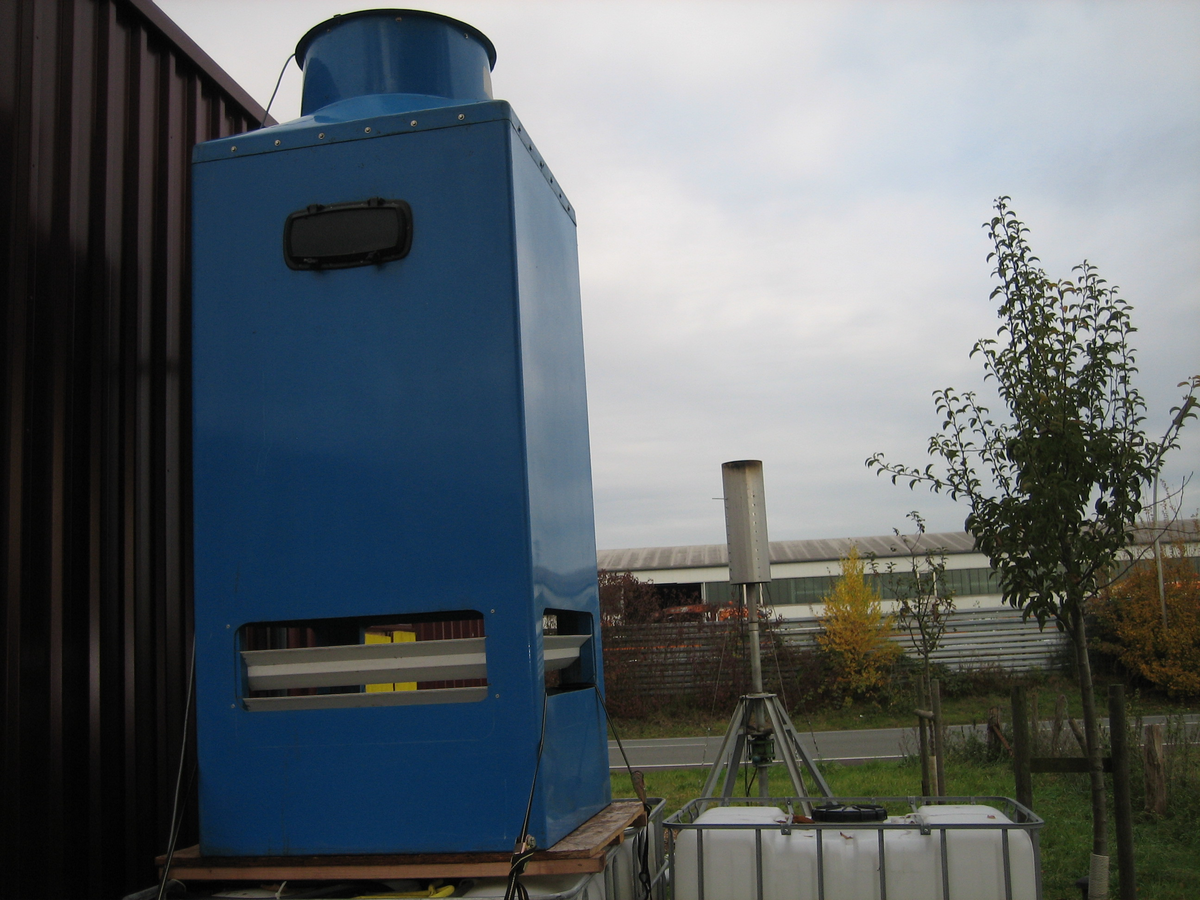 Kühlturm und Fackel