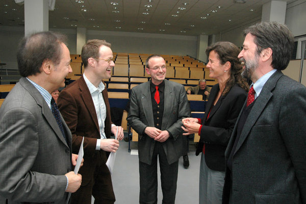 Gruppenbild mit Rektor Prof. Dr. Klaus Niederdrenk, Dekanin Prof. Cordula Hesselbarth und Prof Dr. Reinhold Happel 