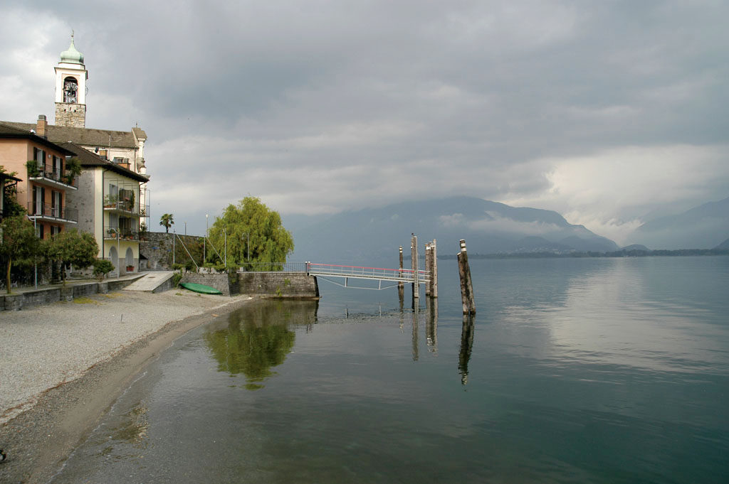 Das historische Dorf Vira mit direkter Seelage und eigenem Bootsanleger am Lago Maggiore