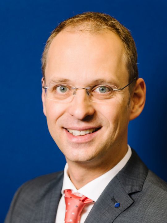 Prof. Dr.-Ing. Carsten Bäcker