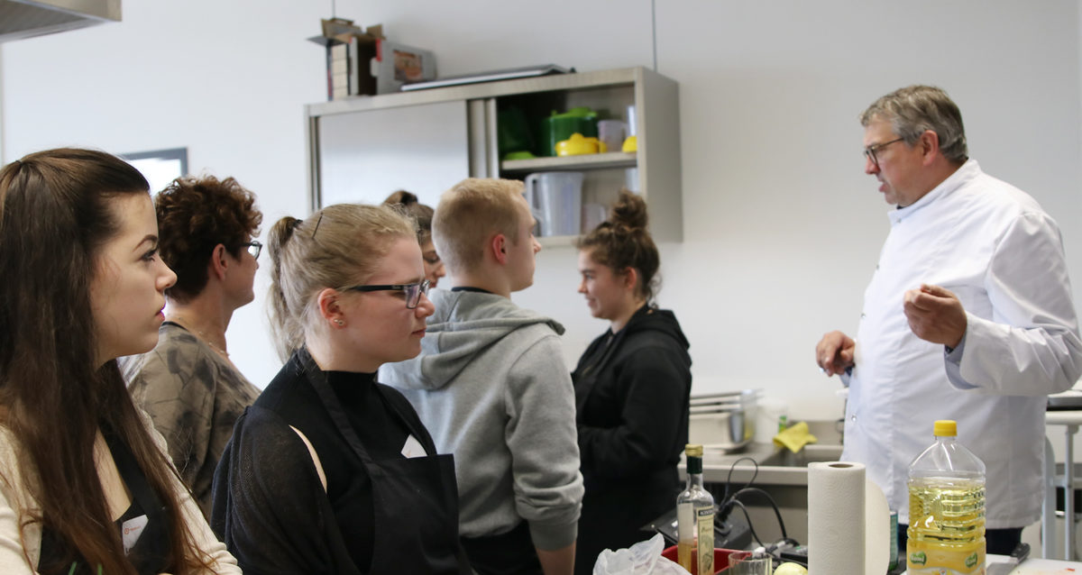 Schüler der Euregio-Gesamtschule Rheine haben das food lab der FH Münster besucht.