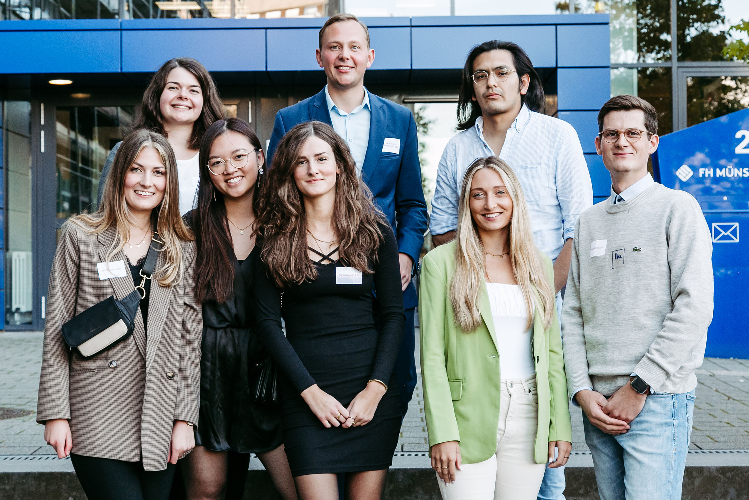 Absolventinnen und Absolventen des Bachelorstudiengangs Immobilien- und Facility Management (Foto: Anna Haas)