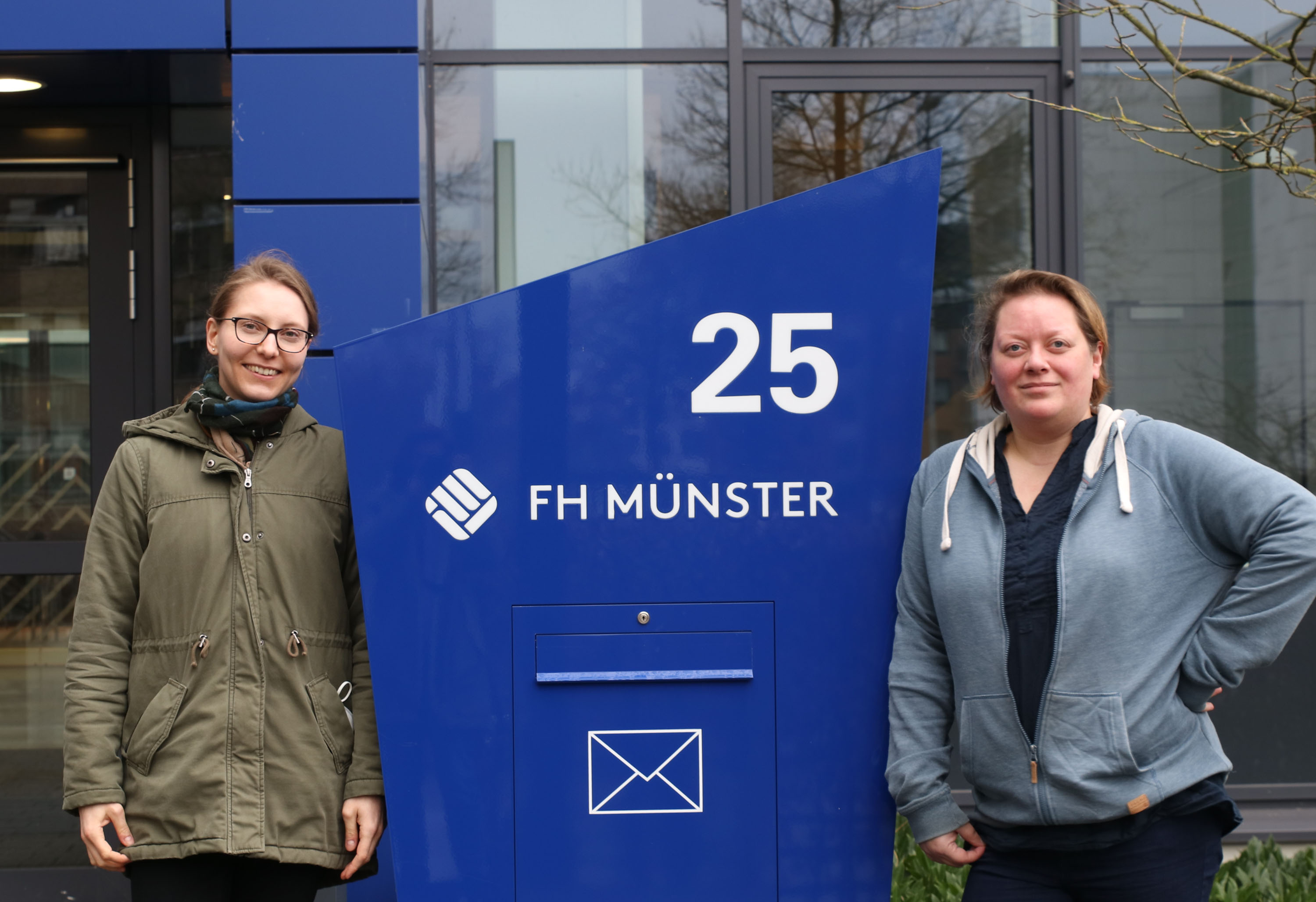 Lisa Borghoff und Cathrin Ruppe von der FH Münster am Fachhochschulzentrum 